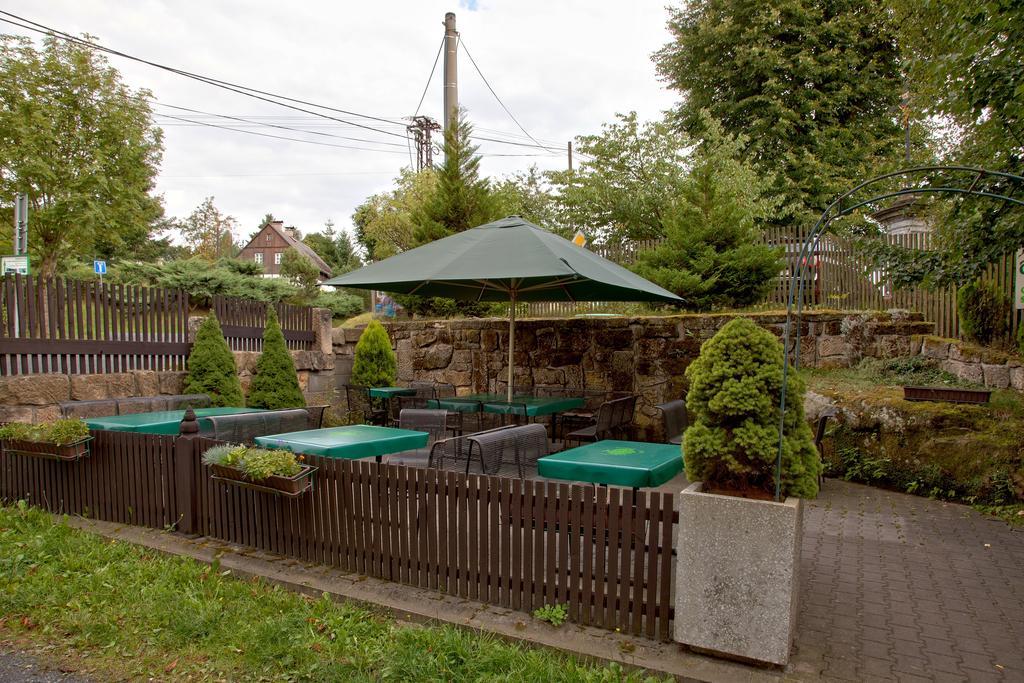 הרנסקו Hotel U Zeleneho Stromu - Zum Gruenen Baum מראה חיצוני תמונה