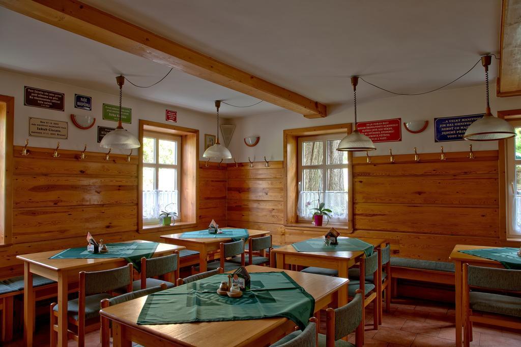 הרנסקו Hotel U Zeleneho Stromu - Zum Gruenen Baum מראה חיצוני תמונה