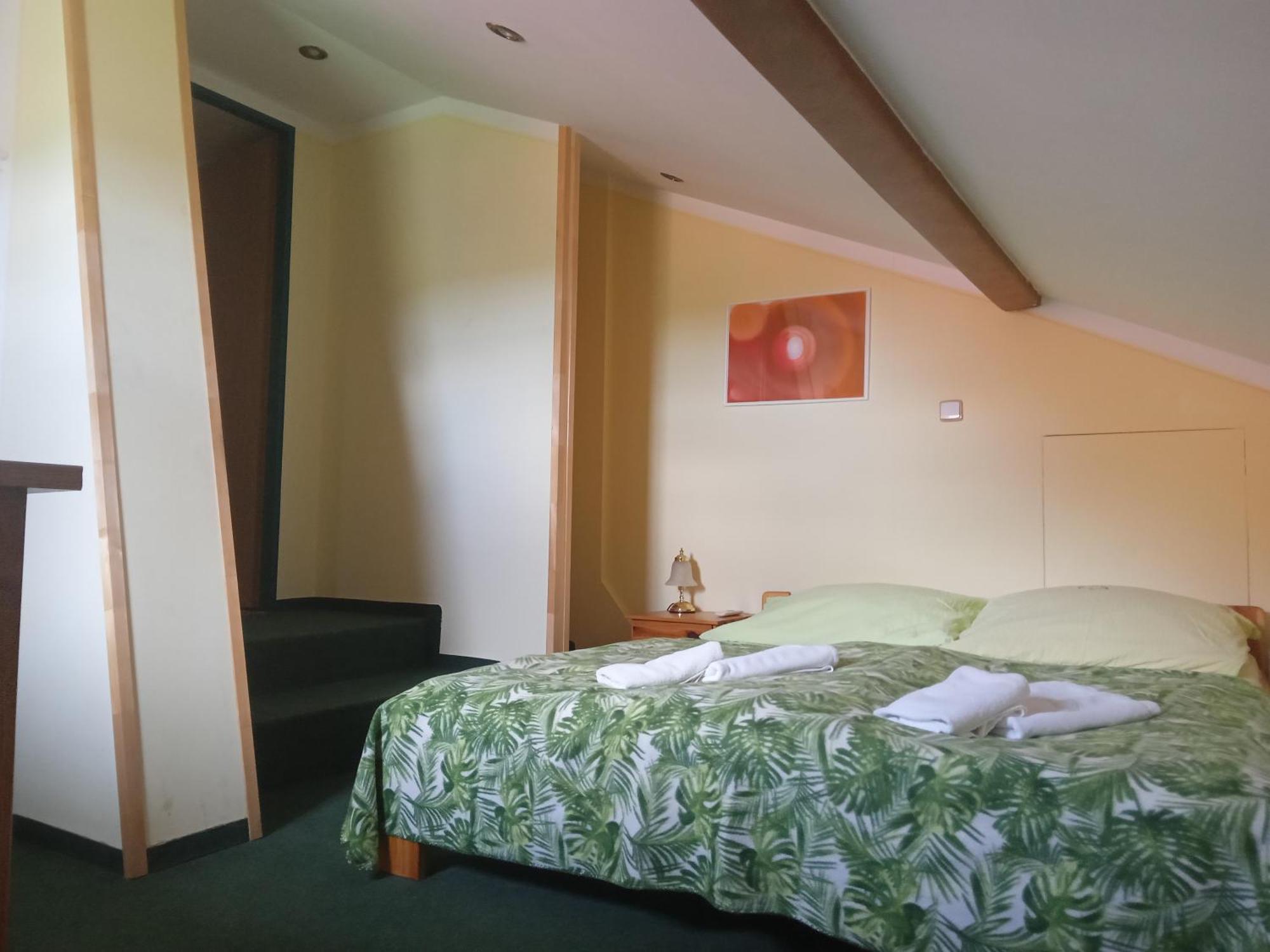 הרנסקו Hotel U Zeleneho Stromu - Zum Gruenen Baum מראה חיצוני תמונה