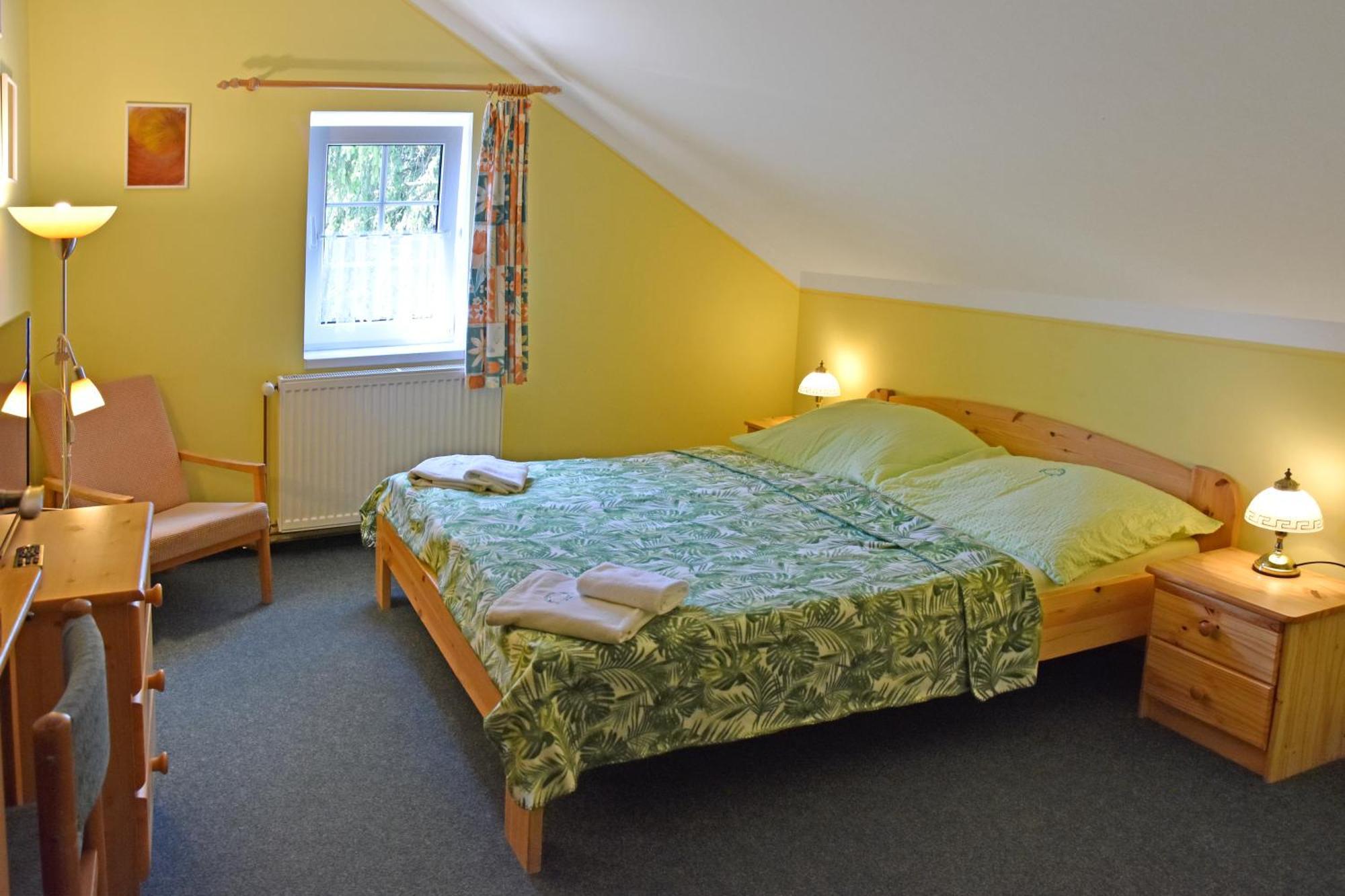 הרנסקו Hotel U Zeleneho Stromu - Zum Gruenen Baum מראה חיצוני תמונה